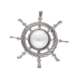 Серебряная брошь с жемчугом Majorica Le Club