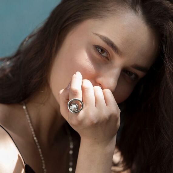 Серебряное кольцо женское с жемчугом UNOde50 Make a wish, Размер (мм): 17,3-17,7, изображение 2