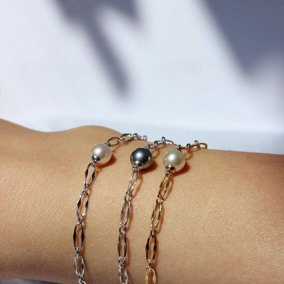 Золотой браслет цепочка тонкий с органическим жемчугом Majorica Cies, изображение 2