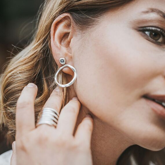 Cеребряные серьги с кристаллами Сваровски Крендель UNOde50 Ciambella Blu, изображение 6