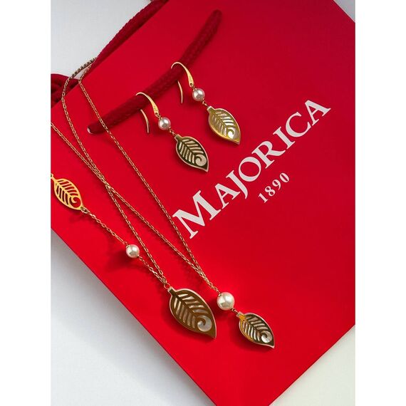 Золотые серьги длинные с органическим жемчугом Majorica Dafne, изображение 4