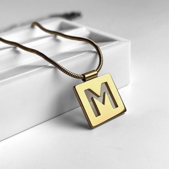 Золотое колье женское с подвеской Majorica Alphabet, изображение 3