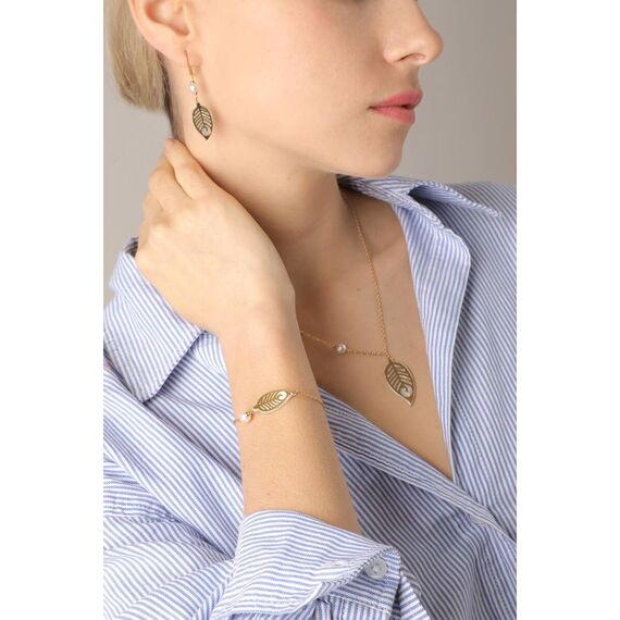 Золотые серьги длинные с органическим жемчугом Majorica Dafne, изображение 3