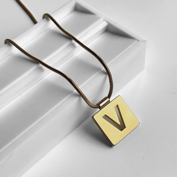 Золотое колье женское с подвеской Majorica Alphabet, изображение 2